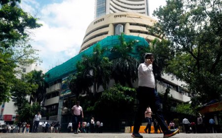 Foreign Investors Flee Indian Markets Amid Economic Slowdown and Stock Decline