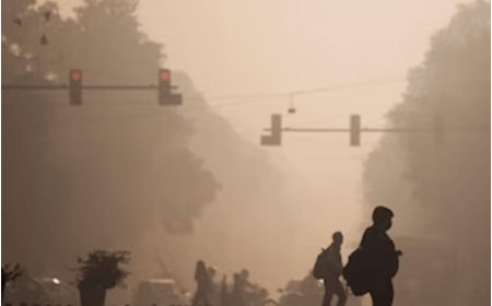 Delhi Air Quality Crisis: Despite Slight Improvement, 'Very Poor' Conditions Persist with AQI at 371